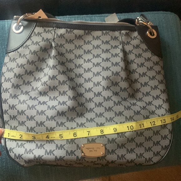 MIchael Kors purse - Picture 9 of 12